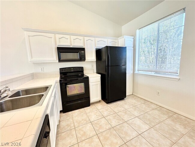 Building Photo - 2500 E Ambush St