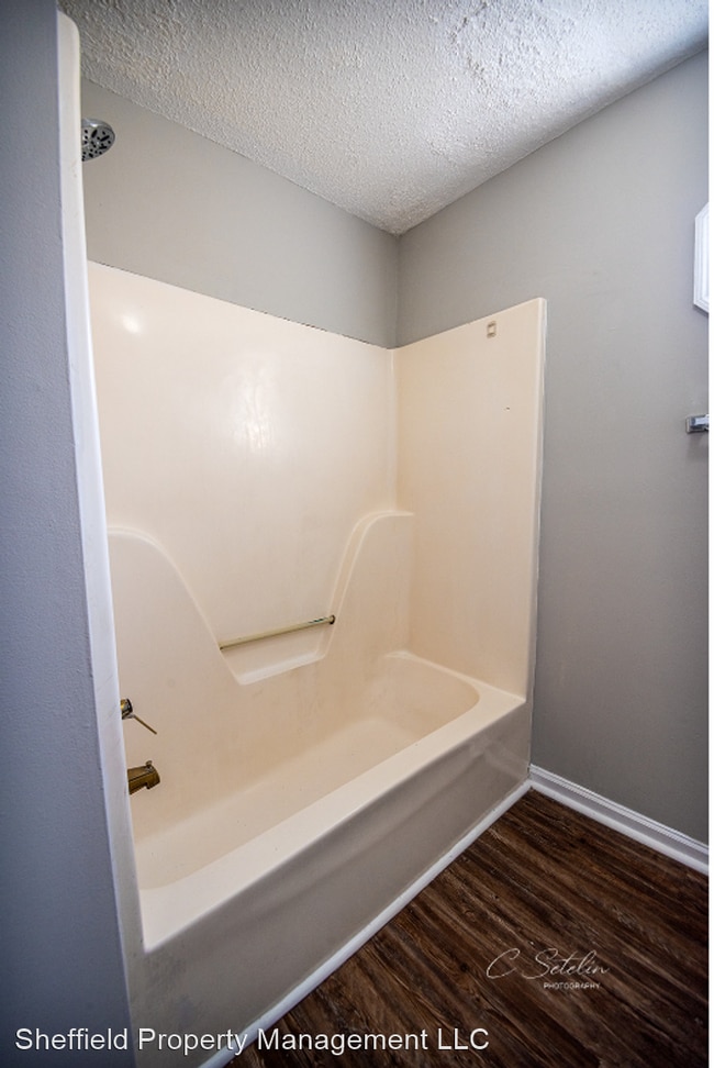 Building Photo - 3 br, 1.5 bath House - 161 Lee Rd 207
