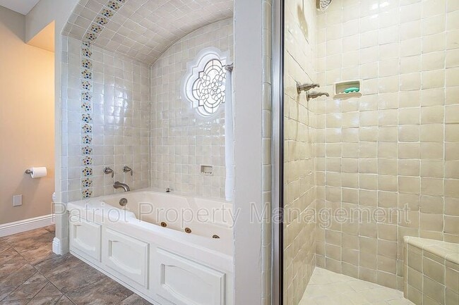 Building Photo - 8602 E Vista Del Lago