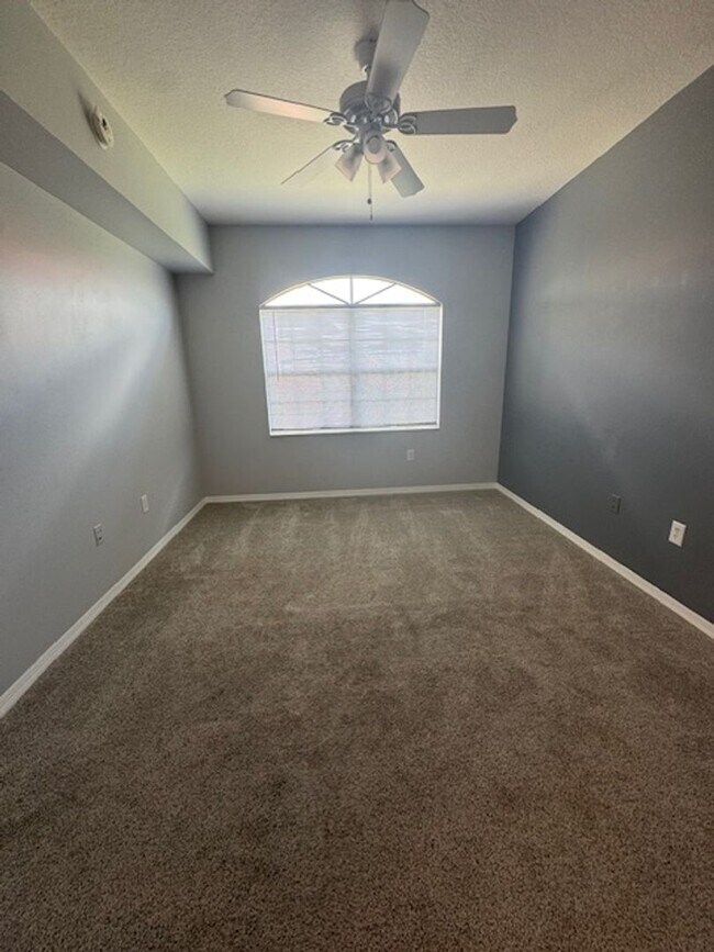 Building Photo - 2 bedroom 2 bathroom Condo in Gardens at B...