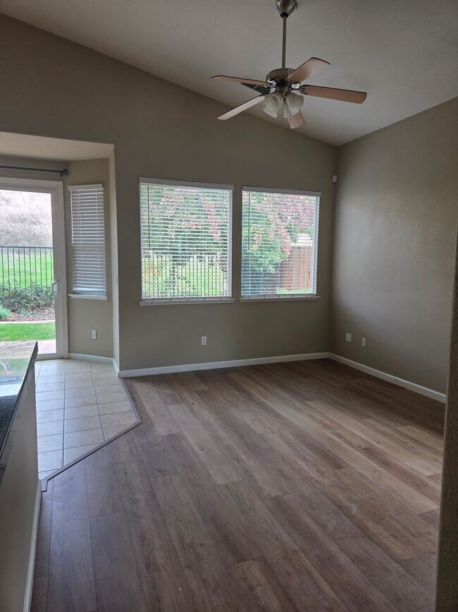 Building Photo - Desirable Empire Ranch 3 Bdrm, 2 Bath