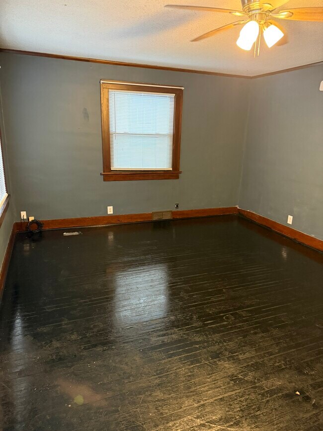 Building Photo - 1201 SW Garfield Ave