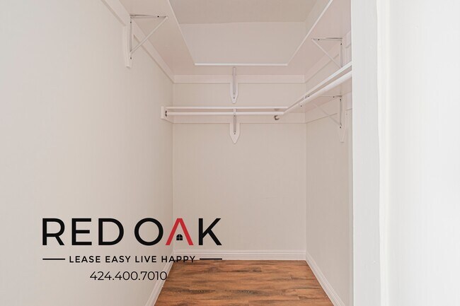 Building Photo - 420 N Coronado St