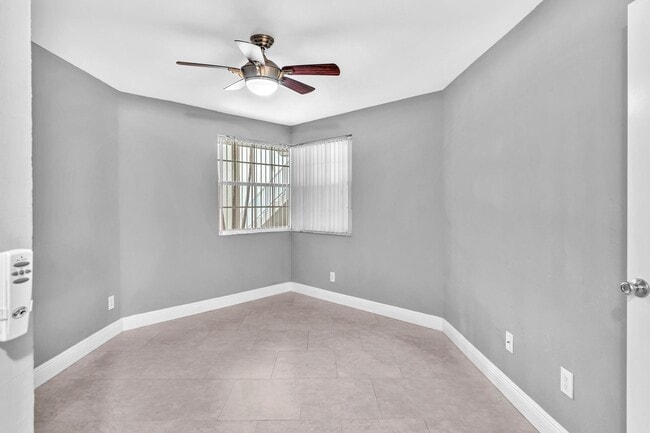 Building Photo - 2881 N Oakland Forest Dr