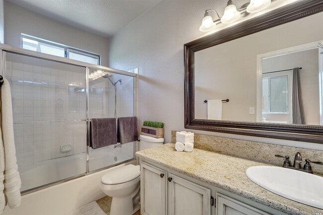 Building Photo - 915 Tipperary Dr