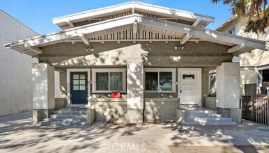 Building Photo - 911 W 40th Pl