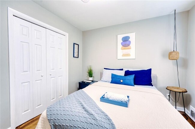 Building Photo - 2418 Brookdale Dr NE