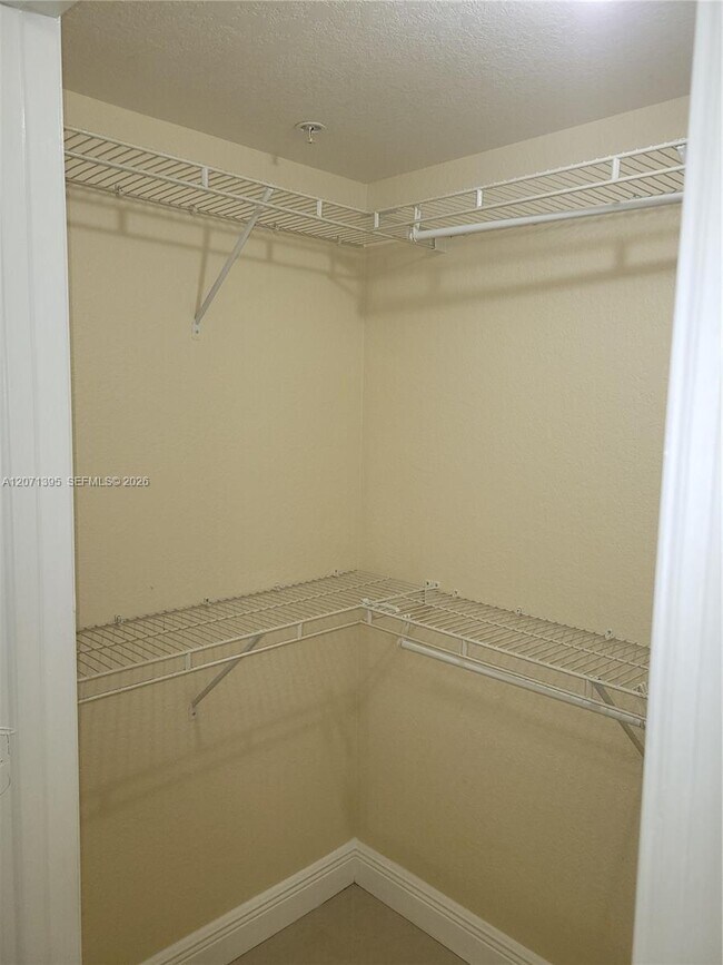 Building Photo - 2564 Centergate Dr