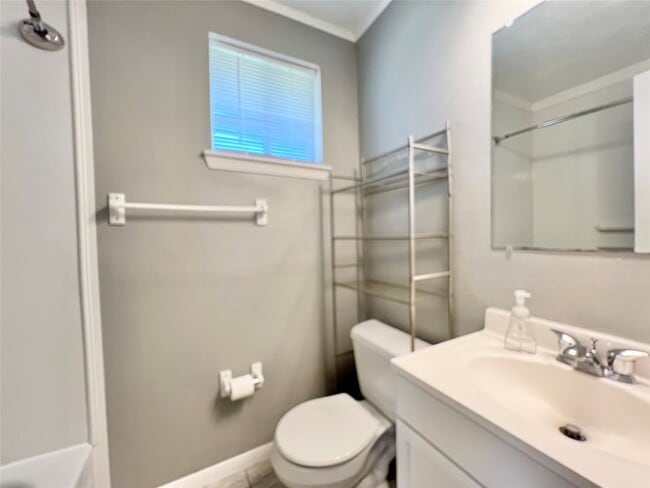 Building Photo - 303 Brigadoon Ln