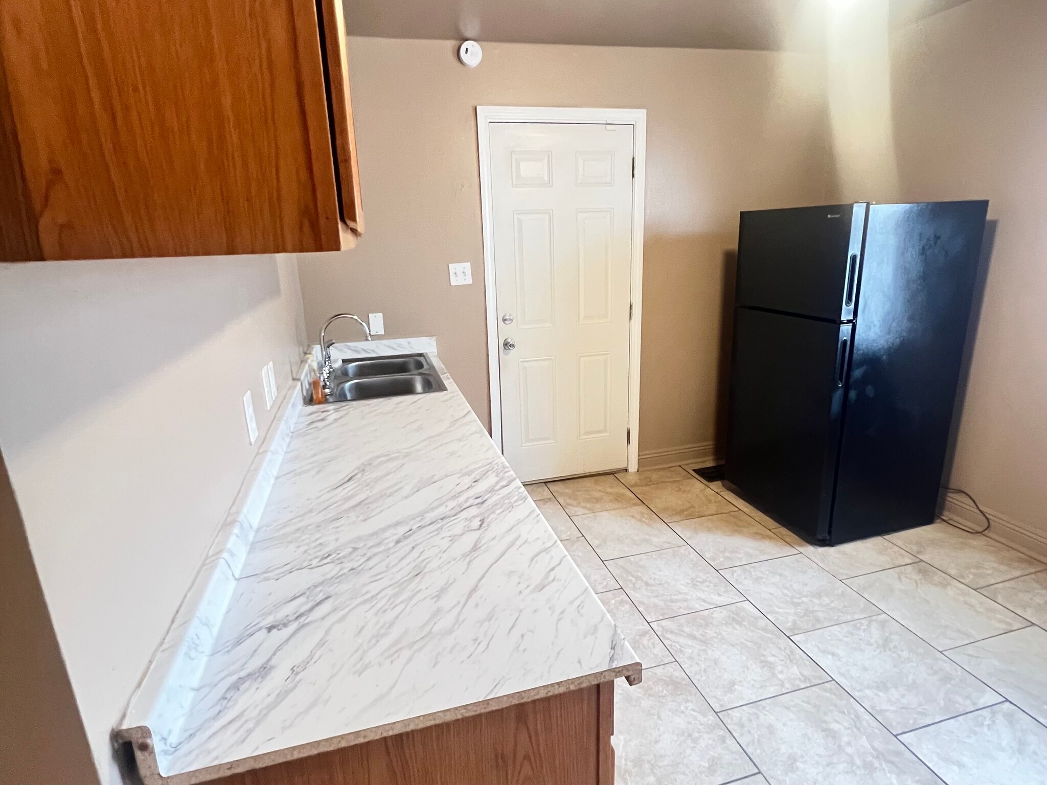 Kitchen - 6022 Vermillion Blvd