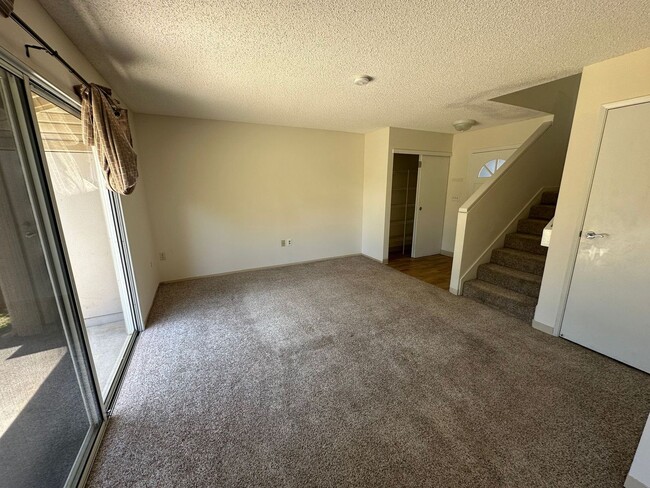 Building Photo - 95-1043 KUAULI ST. #63
