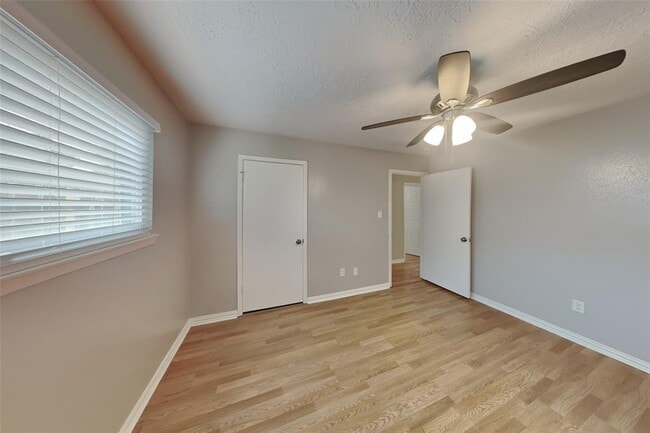 Building Photo - 13627 Montaigne Dr