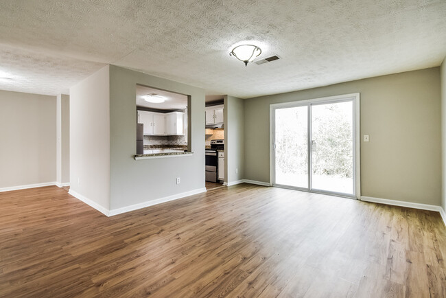 Building Photo - 3 Bedroom Atlanta Home