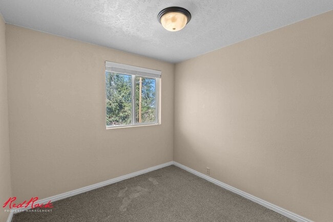 Building Photo - 1190 Pinecone Dr
