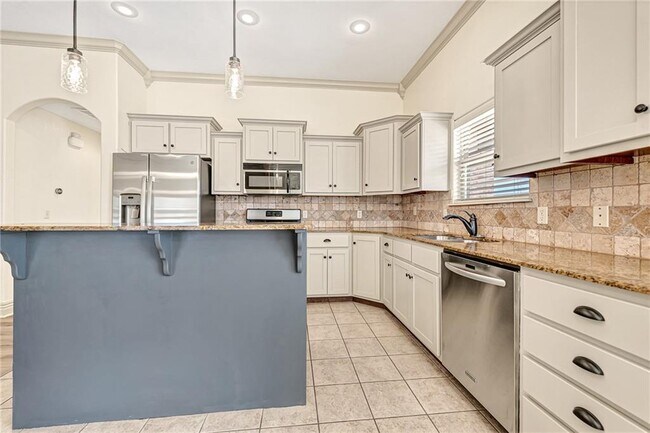 Building Photo - 103 NE Chicory Ln