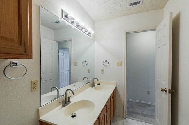 Building Photo - 2605 Buckeye Trail