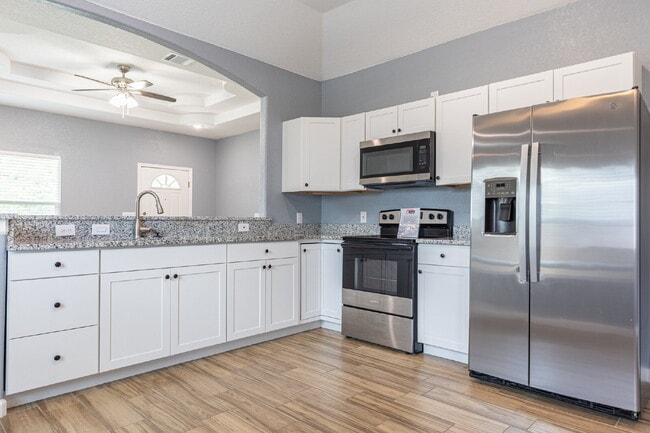 Building Photo - 479 Corliss