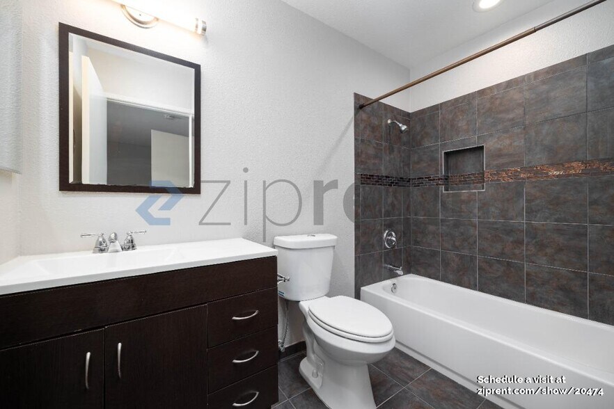Building Photo - Unit 2