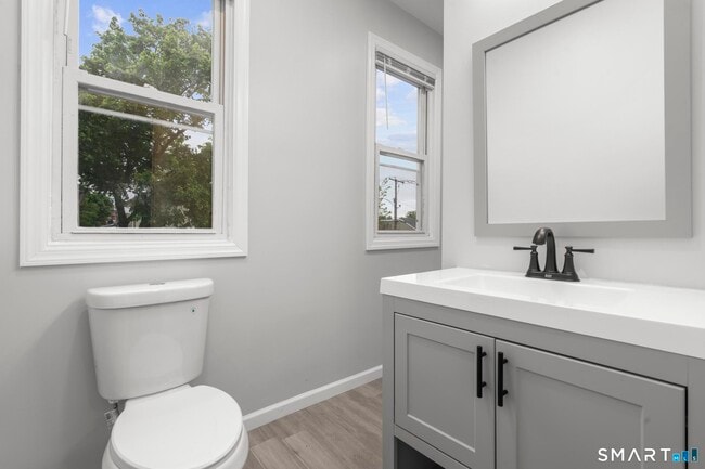 Building Photo - 20 Waverly St