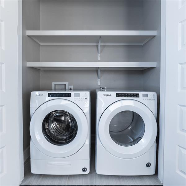 Building Photo - 1300 W 5th St