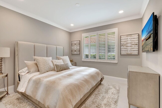Building Photo - 5747 Paddington Way