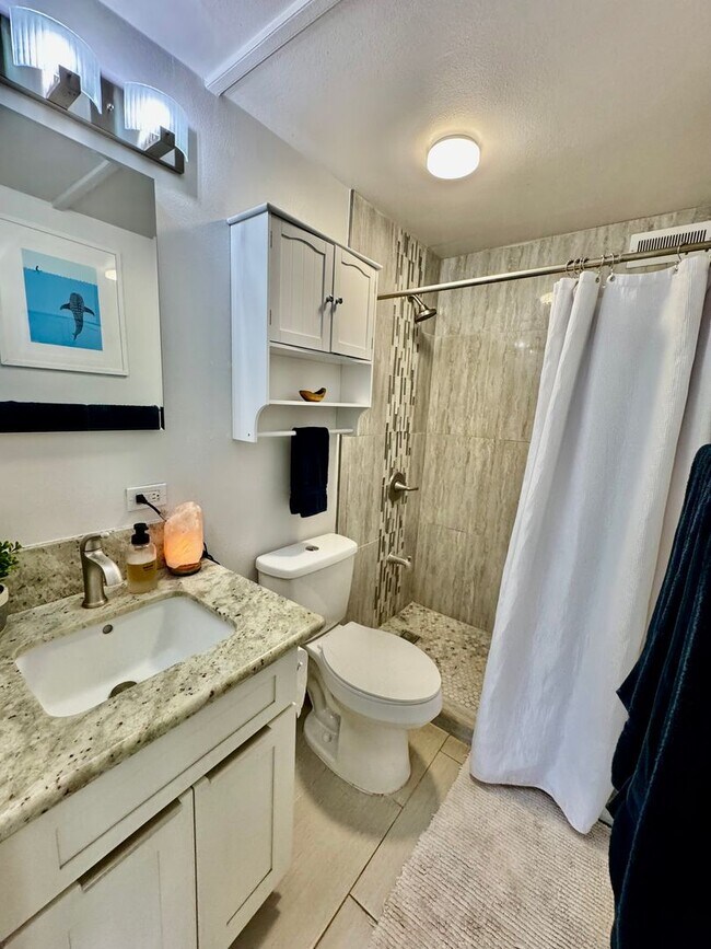 Building Photo - Available Now | Fully Furnished 1 Bedroom,...