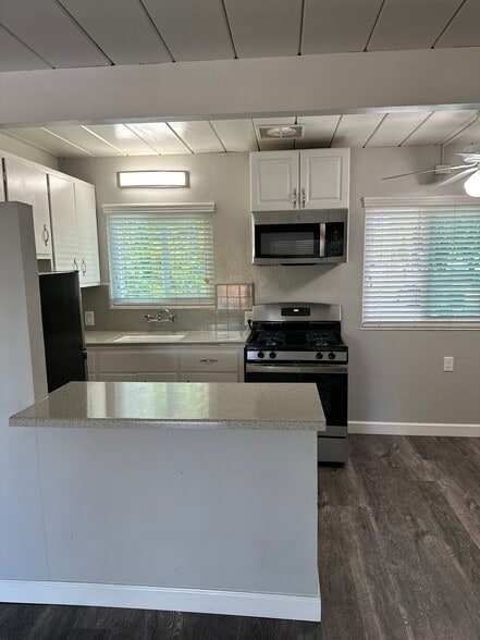 Building Photo - Layne Court Apartments