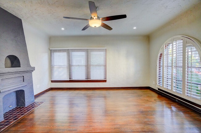 Building Photo - 479 Gaviota Ave