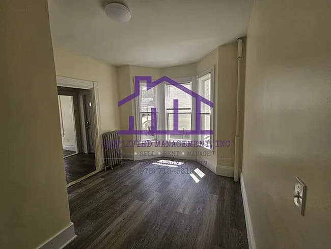 Building Photo - 5-Bedroom, 1-bathroom Unit available in Dover, NH!