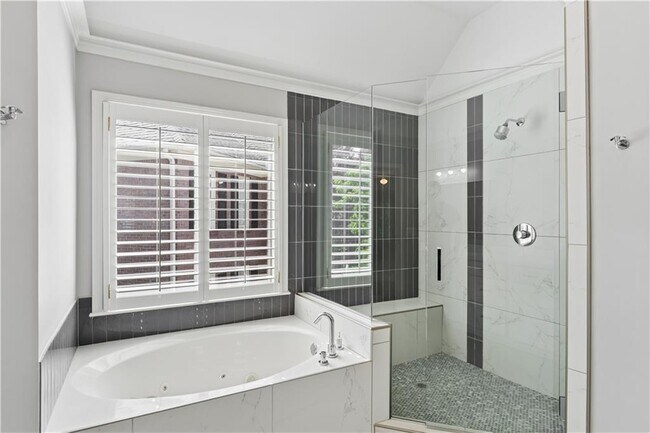 Building Photo - 520 Redding View Ct NW