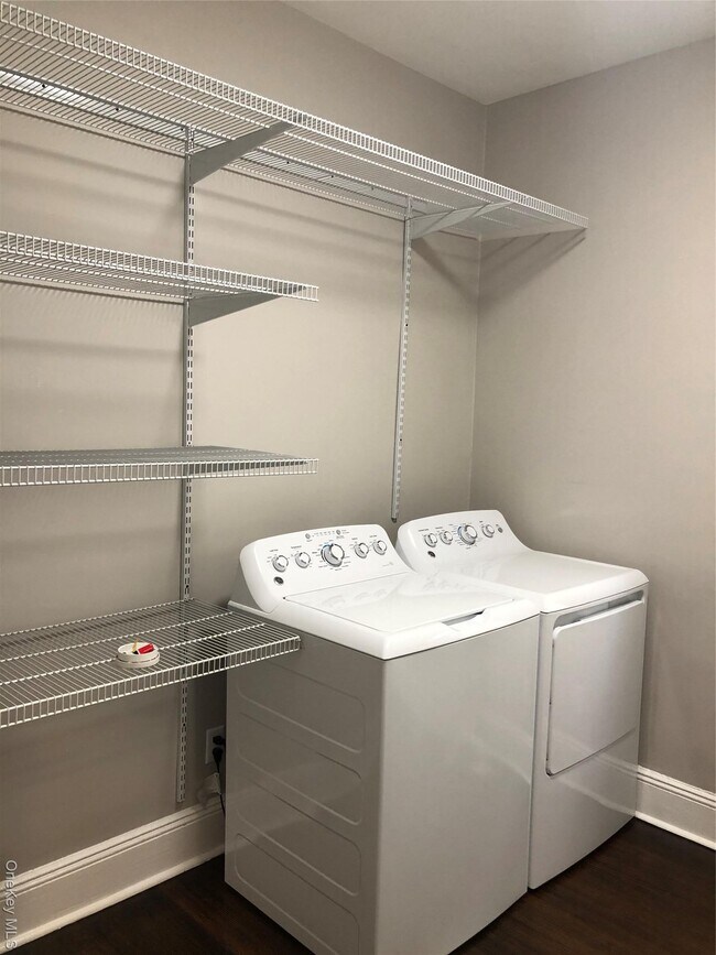 Building Photo - 40 Main St