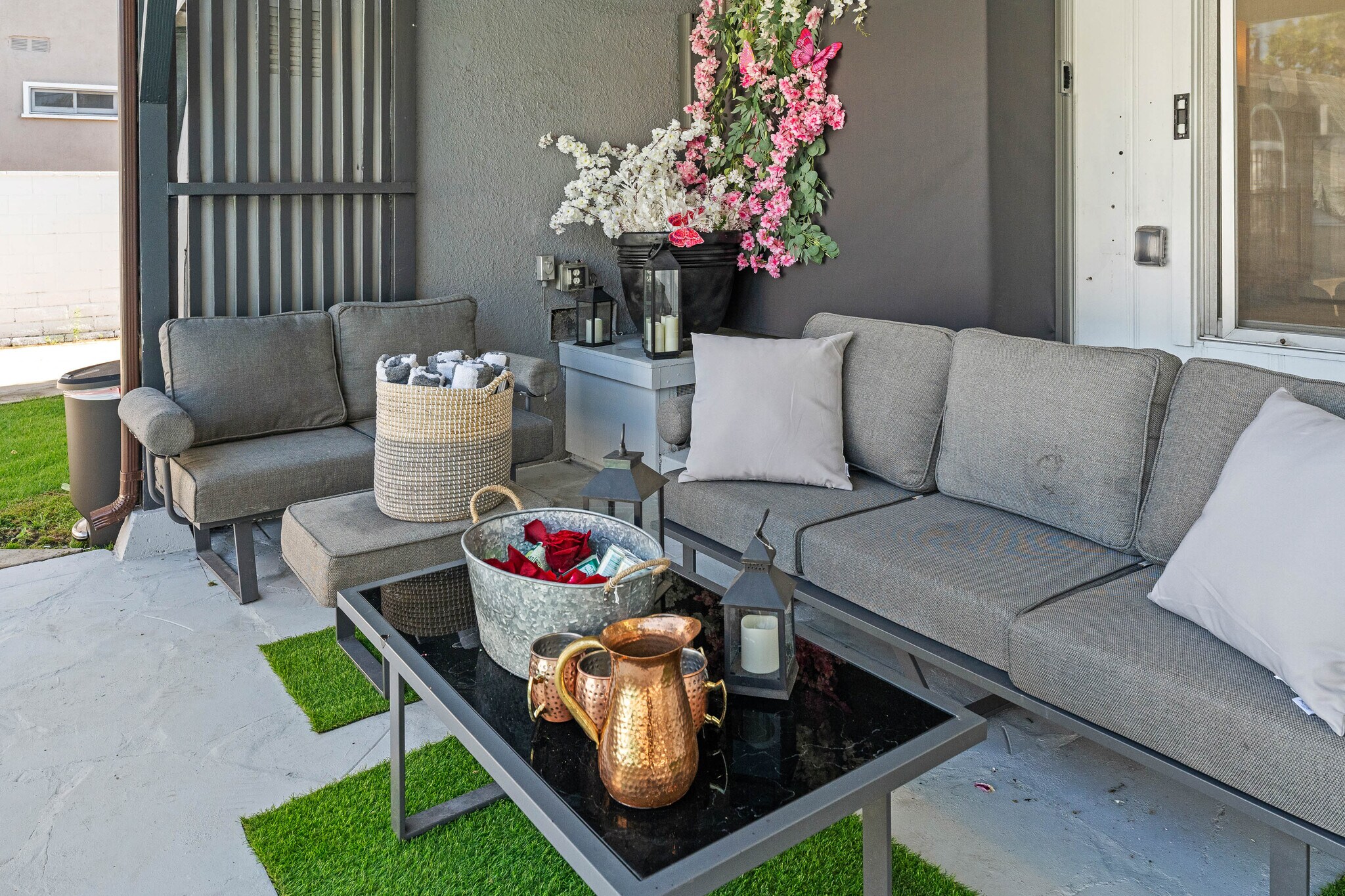 Building Photo - 140 N Carson Rd