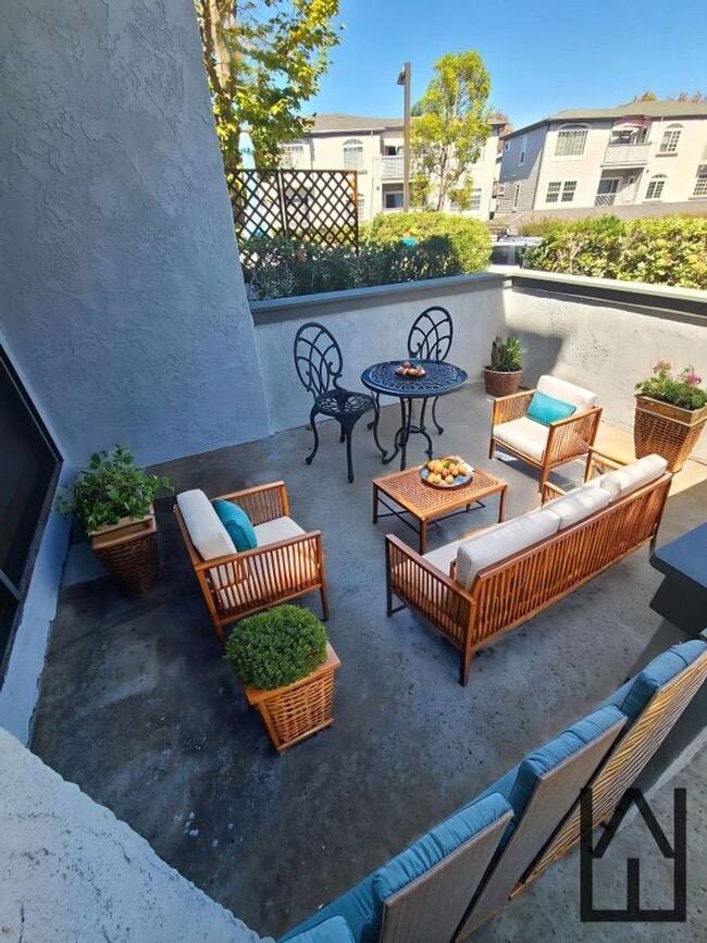 Building Photo - Spacious and remodeled 2 Bed 2.5 baths in ...