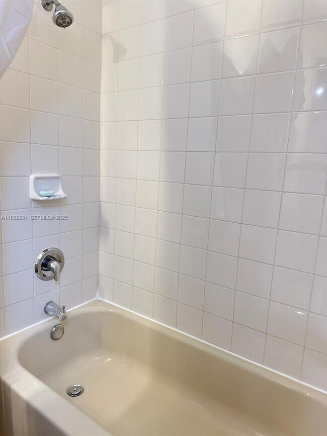 Building Photo - 4279 NE 10th Ct