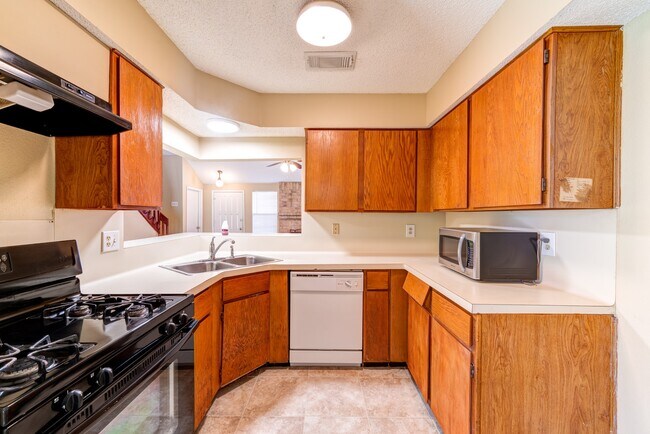 Building Photo - 24206 Landing Way Dr