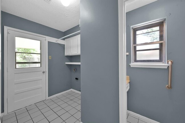 Building Photo - 27110 Jimmy Ln
