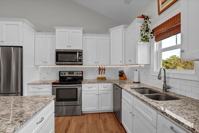 Building Photo - 469 Scrub Oaks Dr