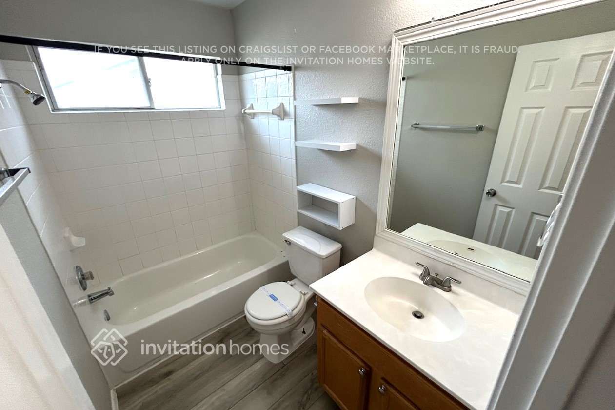 Building Photo - 14820 Lipton Ln