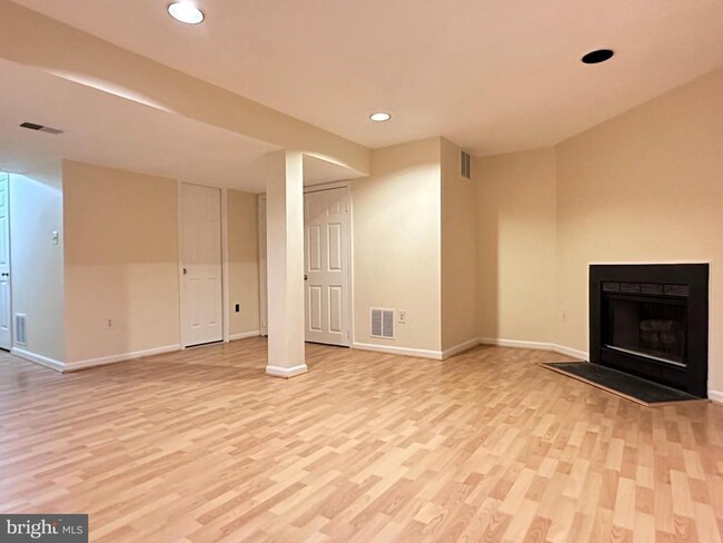 Building Photo - 6715 Cub Run Ct