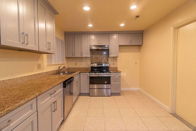 Building Photo - 1036 Princess Dr