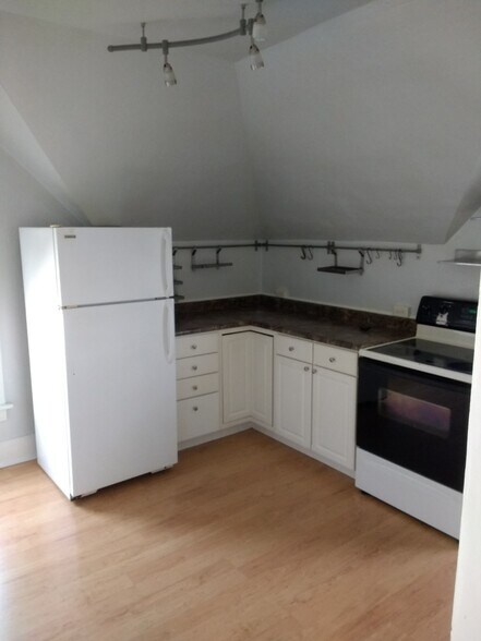 Building Photo - 320 Platt St