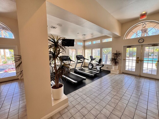 Building Photo - Quaint Home in the Beautiful Desert Shores Community!