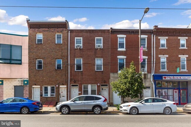 Building Photo - 240 W Girard Ave