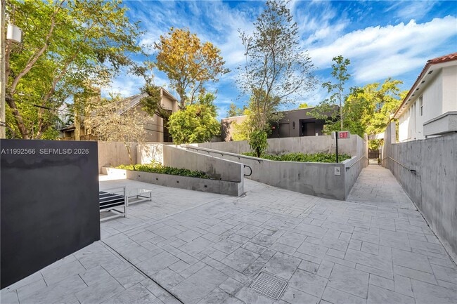 Building Photo - 3156 SW 27th Ave