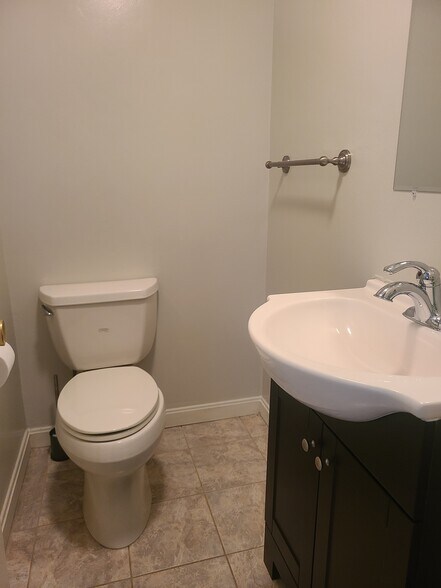 Building Photo - 1465 Hooksett Rd. Unit 123