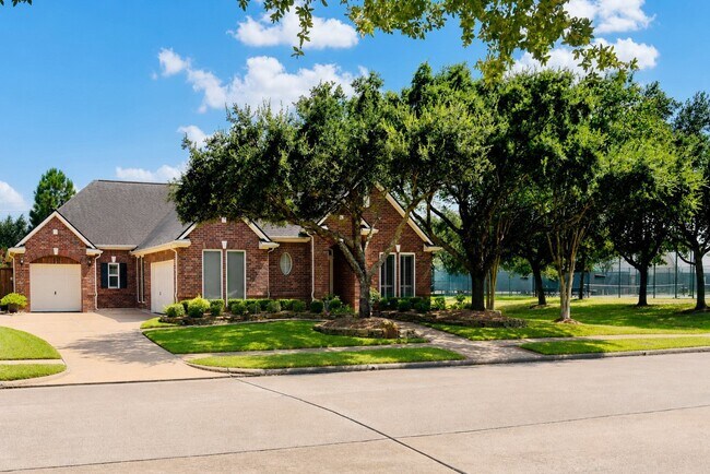 Building Photo - 16415 Burham Park Dr