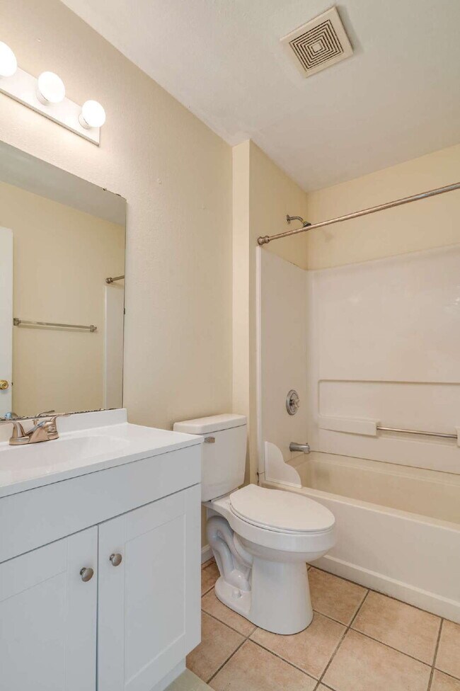 Building Photo - 1 bedroom and 1 bathroom in a 3x3 duplex STEPS AWAY FROM CAMPUS