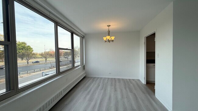 Building Photo - 3900 N Lake Shore Dr