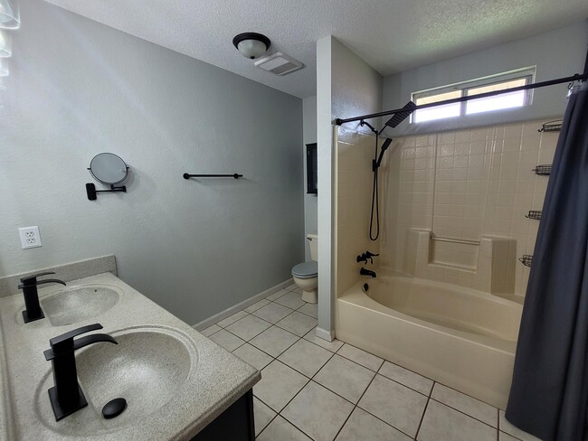 Building Photo - 9573 Brentwood Blvd