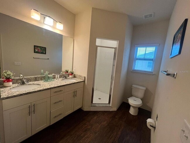 Building Photo - 8924 Shine Dr